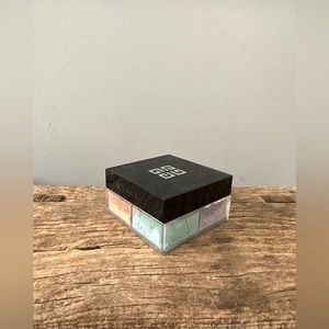 Givenchy Prism libre powder 4 Medium